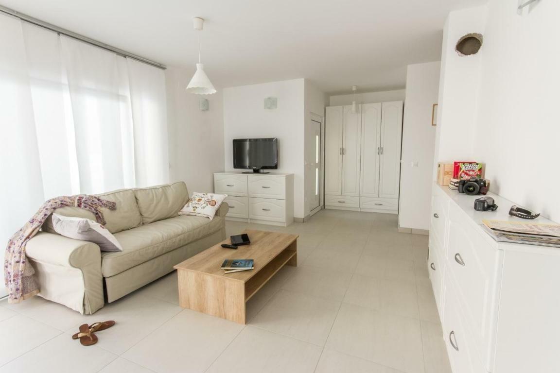 Вілла House Sunny Rock Baska Екстер'єр фото