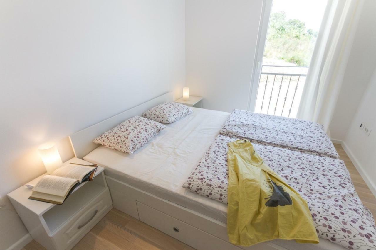 Вілла House Sunny Rock Baska Екстер'єр фото